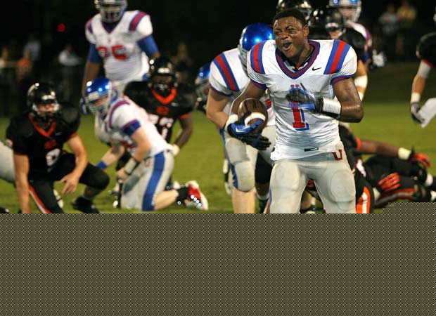 Memphis University (Tenn.) running back Shane Tucker breaks into the open field after losing his helmet during a game against Ensworth last August.