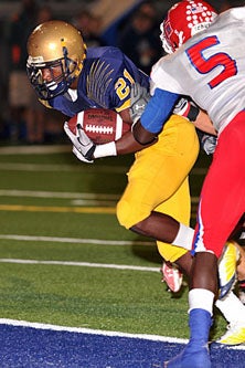 Jamal Wilson (21) was one of three 
Aquinas players to rush for TDs. 