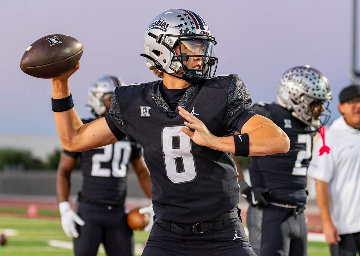 In seven games this season, Hamilton quarterback Jax Sculley has 35 touchdown passes against just five interceptions. The sophomore completes 69 percent of his passes and has the undefeated Huskies ranked No. 2 in Arizona. (PHOTO: Steven Davis)