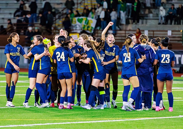 Making their fourth championship match appearance since 2016, Bellevue captured Washington's Class 3A state title for third time during that span. (PHOTO: Jason Wang)