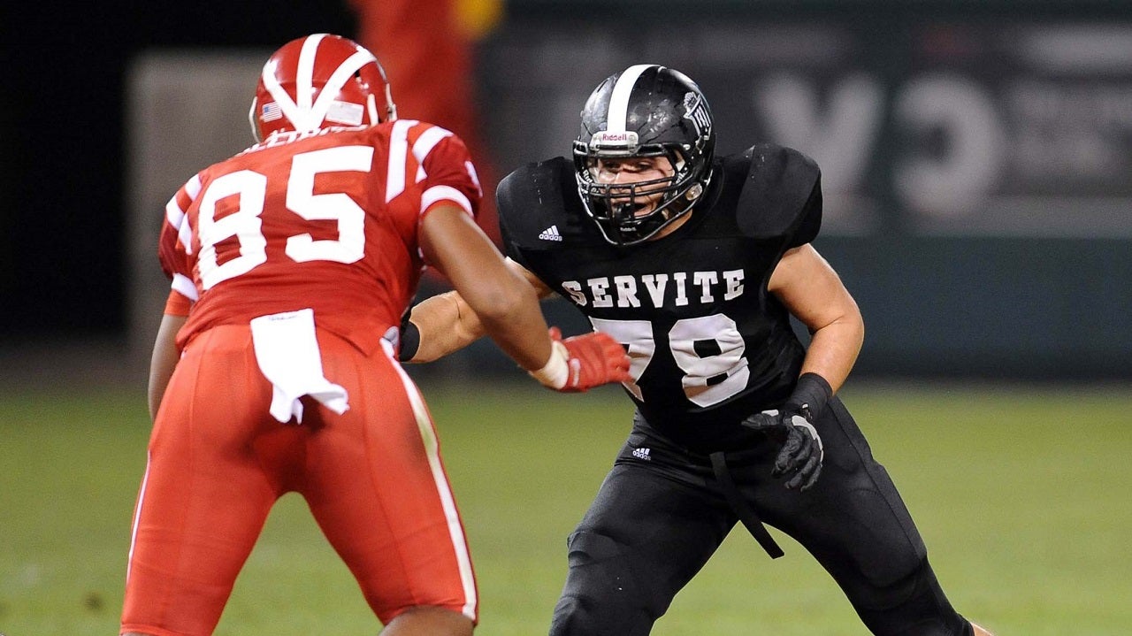 Newest Bachelor Zach Shallcross Was High School Football Player At newest-bachelor-zach-shallcross-was-high-school-football-player-at