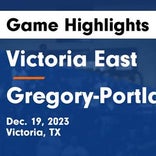 Gregory-Portland piles up the points against Ray