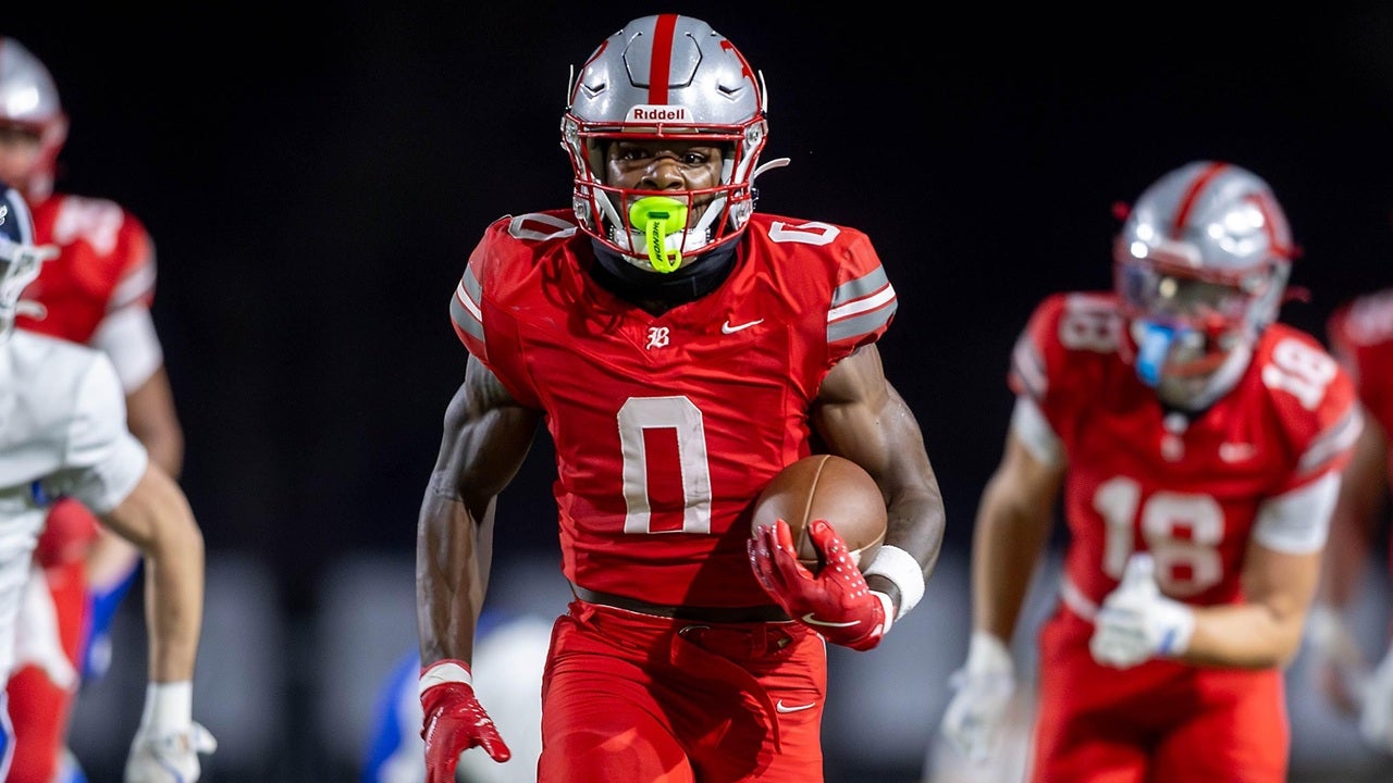 Marshall Manning makes debut in scrimmage