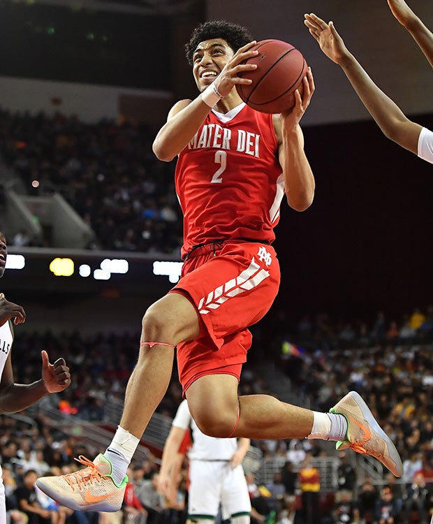 Guard Justice Sueing drives to the basket for two of his team-high 25 points.