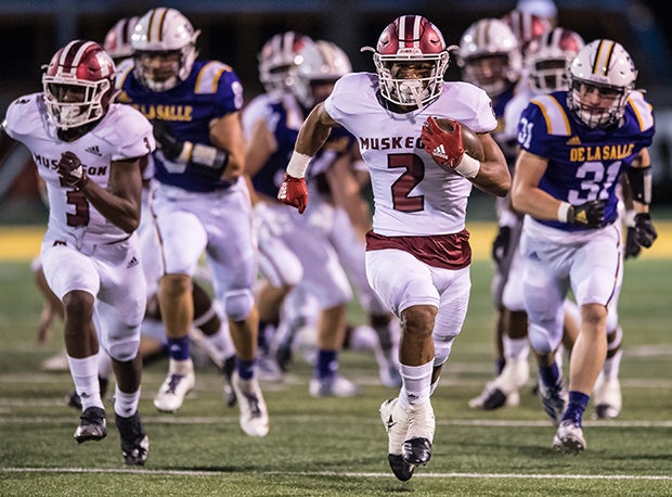 Muskegon (Mich.) moves up to No. 3 in this week's rankings following a 58-0 win over Kenowa Hills (Grand Rapids, Mich.).