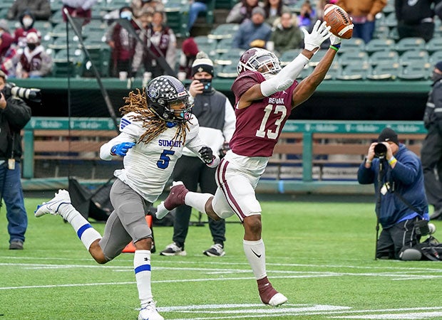Red Oak (Texas) receiver Triston Edwards stretches to make a spectacular touchdown catch in the UIL 5A Division 1 quarterfinal against Mansfield Summit at Globe Life Park in Arlington. 