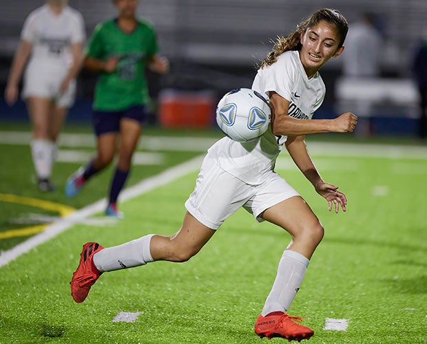 Robinson (Fla.) forward Jazmine Afridi looks to control the ball during a girls varsity game against host Sumner.