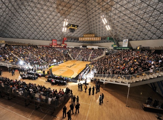 The Pyramid in Long Beach, Calif., was packed Saturday night to see the nation's No. 1-ranked team Chino Hills.