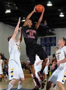 Antelope's Gabe Bealer dominated
with 26 points in a tough victory
over Bellevue on Wednesday.