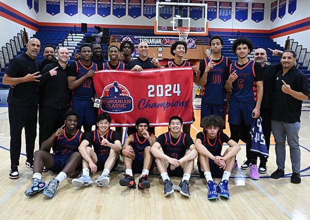 No. 4 Roosevelt celebrates after winning the Tarkanian Classic in Las Vegas over previously-unbeaten No. 13 Notre Dame. (Photo: Jann Hendry)