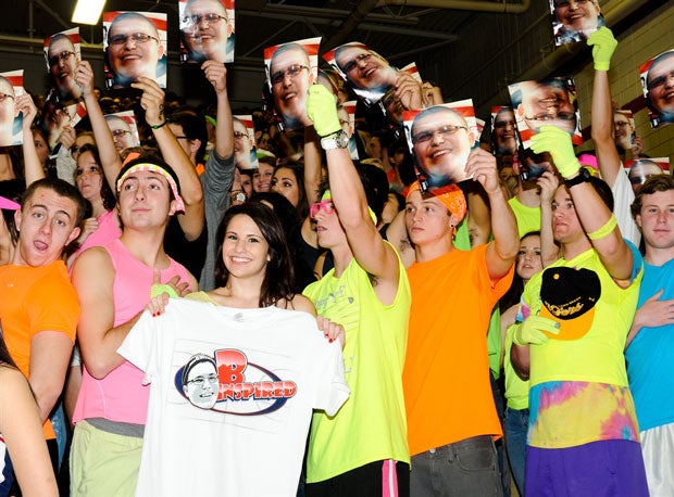 Pinnacle students hold photos of Wechsler to signal their support.