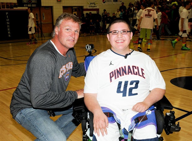 Former Phoenix Suns star Tom Chambers was on hand for Wechsler's big night. 