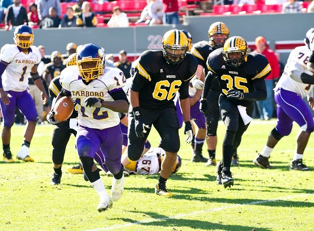 L.A. Rams head statistician Stan Granch charted the yards of Tood Gurley, seen here in high school, as the Rams marched all the way to Super Bowl LIII. Granch has tips for high school coaches on keeping accurate stats.