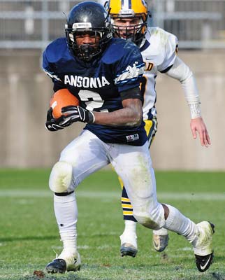 Newsome challenged for the 2011 national rushing title.