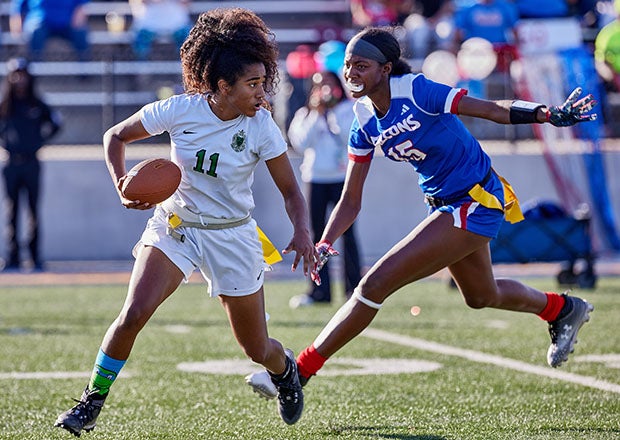 Victory Bragg evades a defender during last year's Sac-Joaquin Section Division 2 championship game. (File photo: Anthony Brunsman)