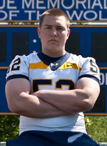 Bellevue offensive lineman Jake Eldenkamp
leads his team's vaunted Wing-T attack.