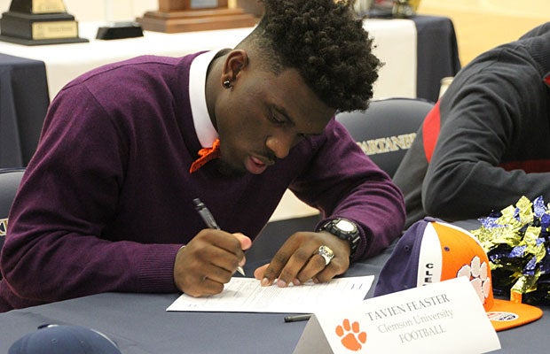 Dynamic running back Tavien Feaster of Spartanburg (S.C.) signs his NLI to be a Clemson Tiger.