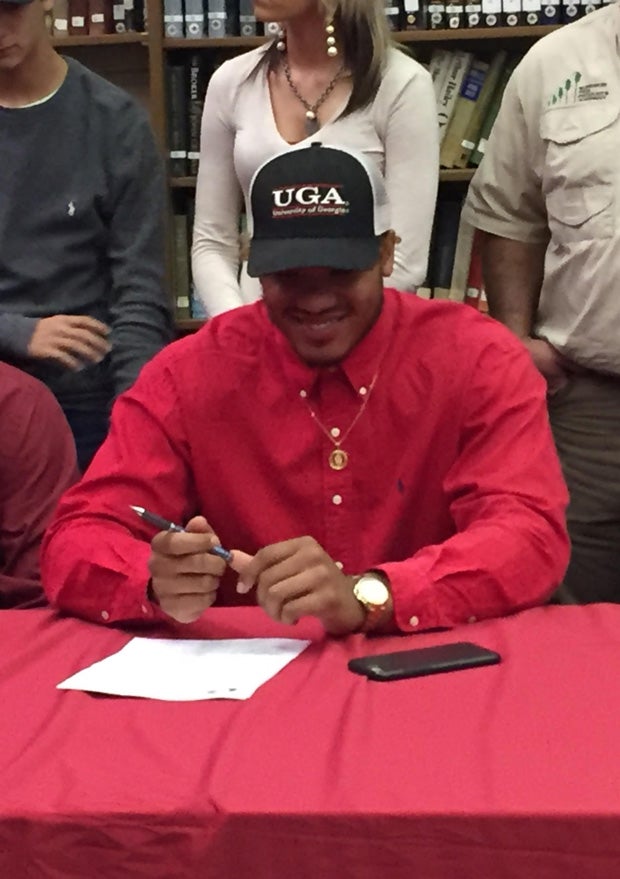 Defensive end Chauncey Manac of Clinch County (Homerville, Ga.) chose to stay in-state by signing with the Georgia Bulldogs.