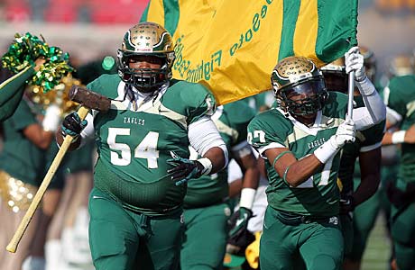 DeSoto came up with a dramatic comeback win against Southlake Carroll on Saturday to maintain its undefeated record and No. 1 ranking.