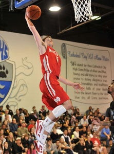 Katin Reinhardt missed this dunk
attempt but it was about the only thing
he missed all night.