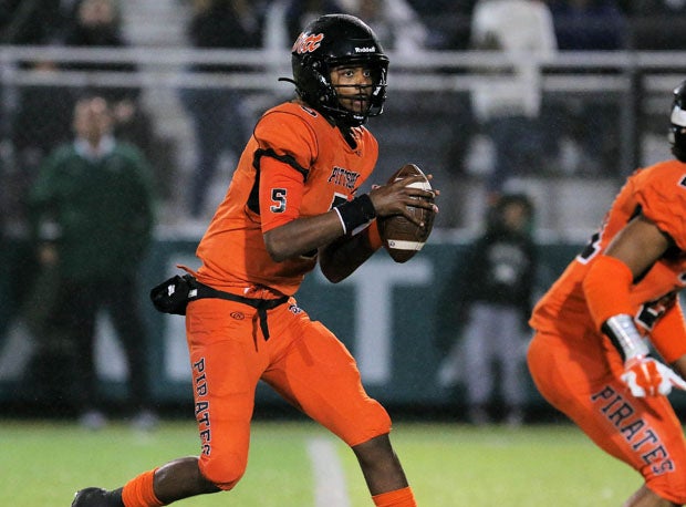 Pittsburg 2023 quarterback Jaden Rashada has 32 college offers. 