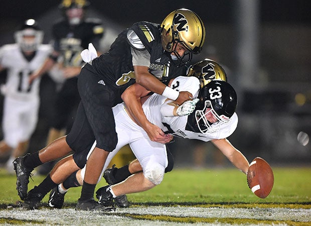 Whitewright's (Texas) Xy'rion Daniels (left) and Linday's Garrett Ellender battle for a loose ball.