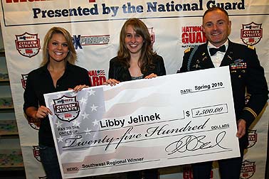 Libby Jelinek (center).