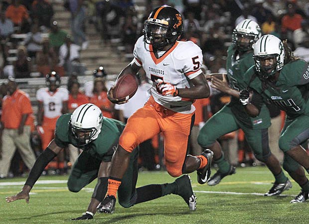 Treon Harris accounted for 222 yards and three touchdowns and had a huge second half, lifting Washington to a 28-17 win over crosstown rival Central before 8,000 fans jammed into Traz Powell Stadium in Miami on Friday. 