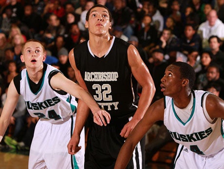 Aaron Gordon (center) and Archbishop Mitty are taking on all comers early this season.