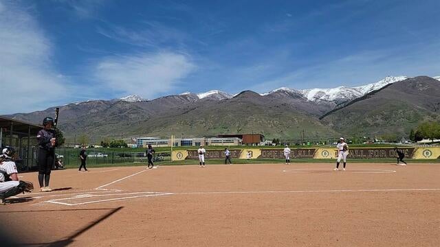 Softball Recap: Farmington snaps nine-game streak of wins at hom