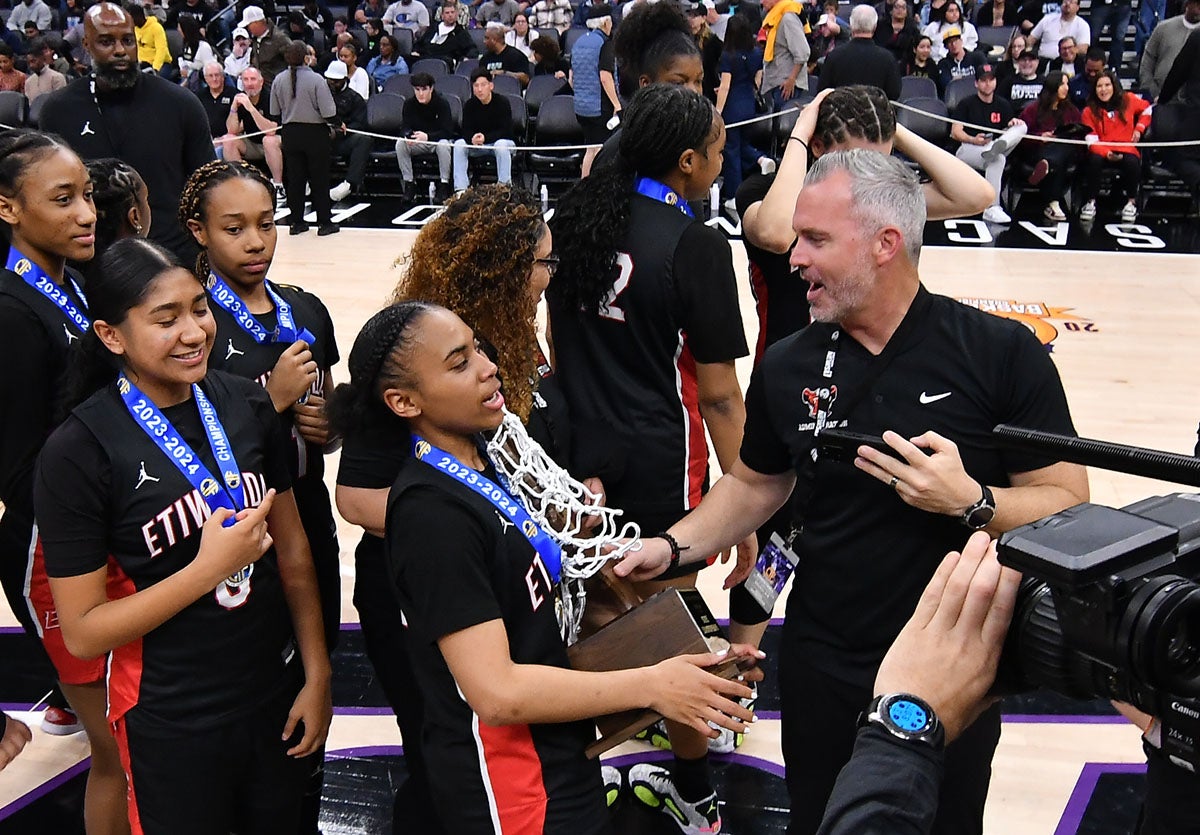 No. 3 Etiwanda defeated No. 1 Archbishop Mitty 60-48 Saturday at Golden 1 Center. (Photo: David Steutel)