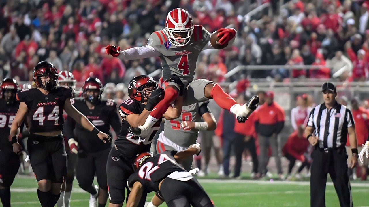 High school football: No. 1 Mater Dei holds off No. 11 Centennial in Southern Section Division I semifinals