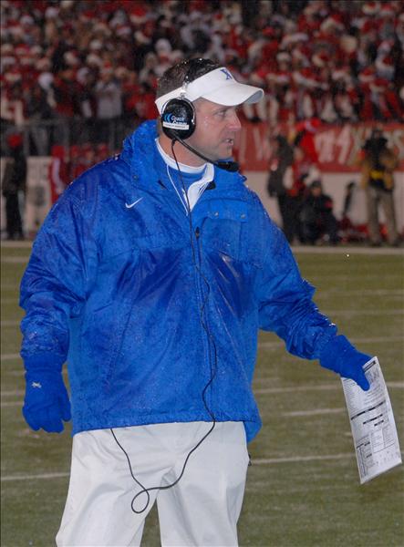 Steve Specht has St. Xavier playing excellent defense.
