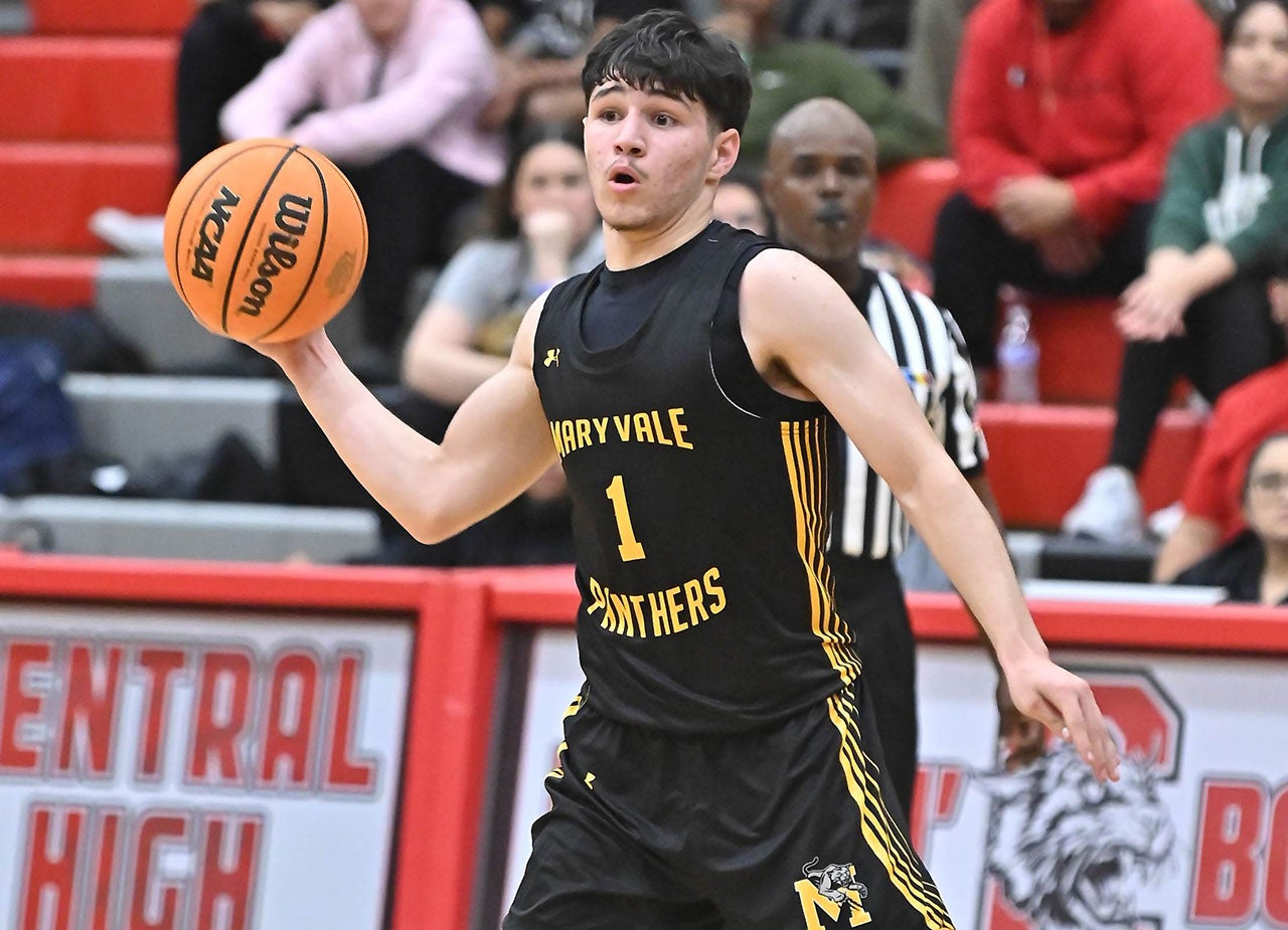 BASKETBALL: Arizona senior goes for 100