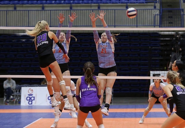 Brooke Rockwell (20) of Fayetteville hammers home the match-winning kill for the Bulldogs in their 6A state final against Southside. No. 6 Fayetteville completed the Arkansas three-peat with the title. (Photo: Ted McClenning)