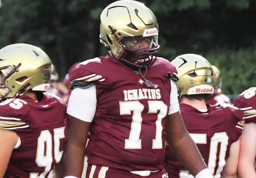 Five-star defensive lineman Justin Scott led St. Ignatius to the state semifinals last season after recording 4.5 sacks on the season. The No. 21 player in the nation is headed to Ohio State. (Photo: Allen Trieu)
