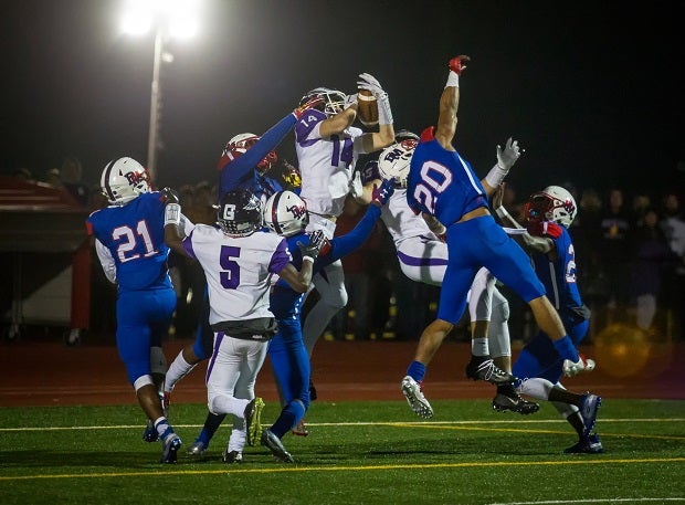 Gonzaga's John Marshall hauls in the game-winning catch in the Eagles' 46-43 WCAC championship victory over DeMatha on Sunday.