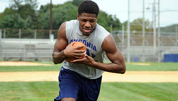 As a sophomore in 2011, Newsome challenged for the national rushing title.