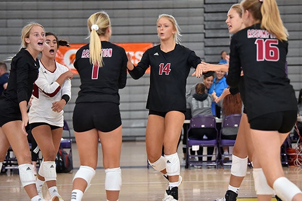 Anna DeBeer (14) and teammates at the Durango Fall Classic last September.