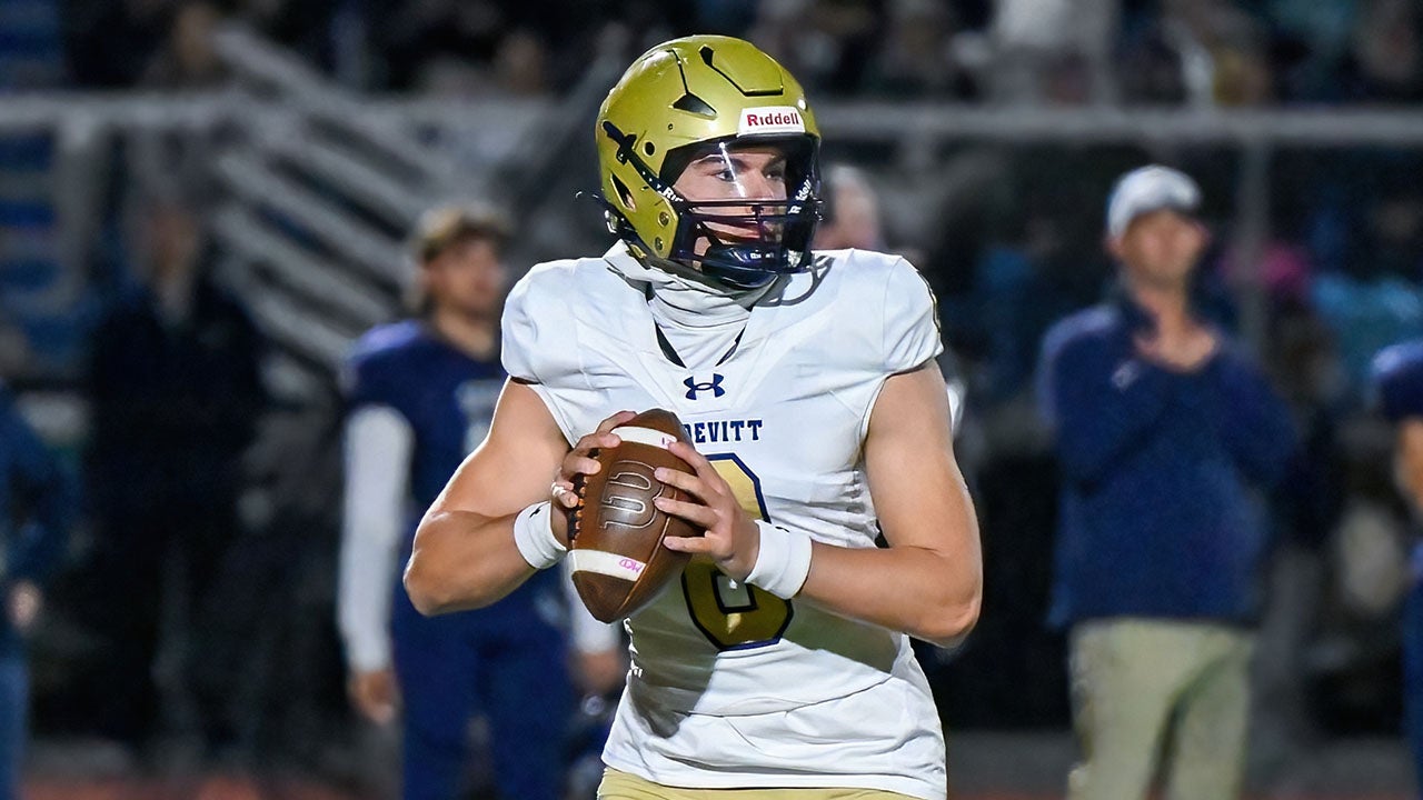 Stone Saunders named 2024 MaxPreps Pennsylvania High School Football Player of the Year