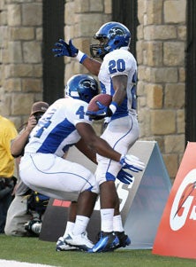 Armwood tailback Wade Edwards is about
to be hoisted by fullback Corhen Ingram
following his first of two TDs.