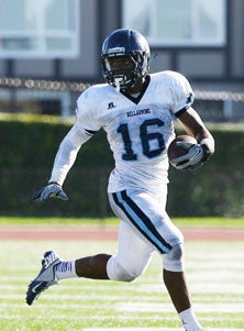 Kenneth Olugbode scored two TDs
Friday in the win over Serra.
