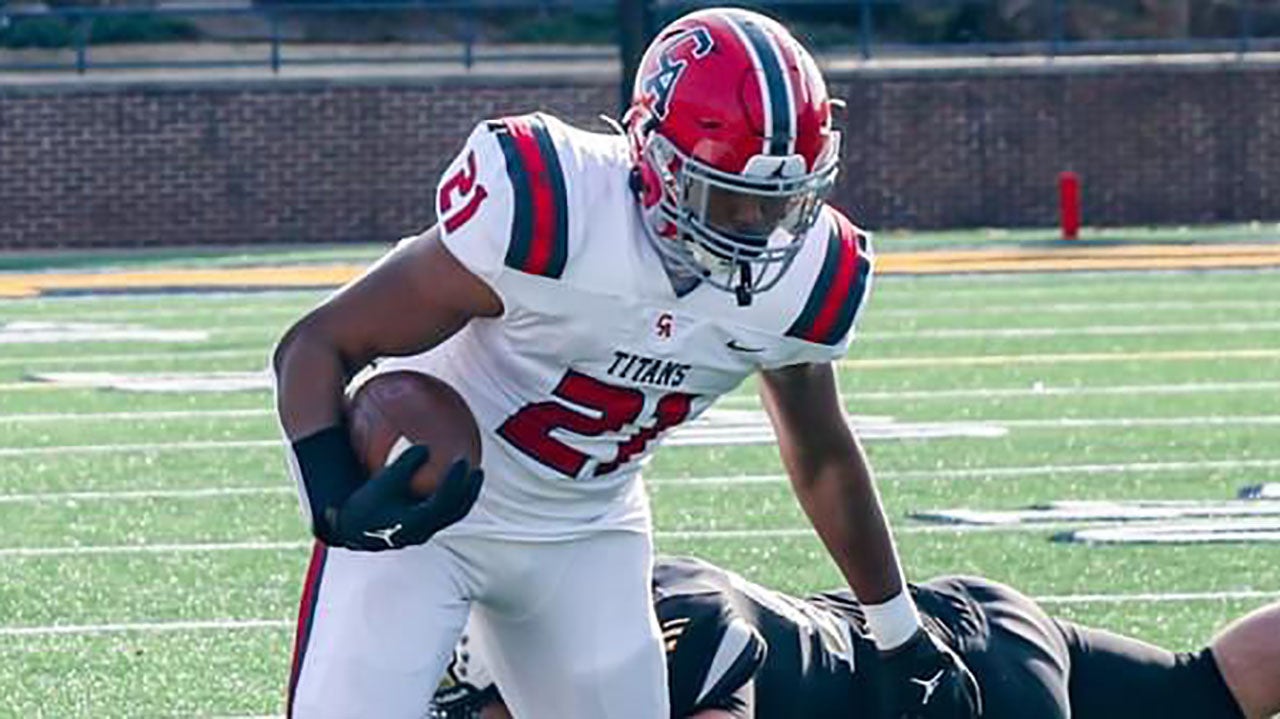 Xavier Robinson named 2022 MaxPreps Oklahoma High School Football Player of the Year