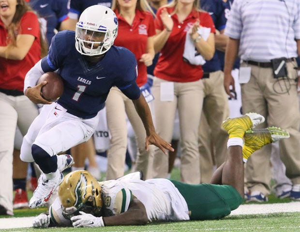 Kyler Murray eludes a diving DeSoto defender while scoring on his 46-yard run.
