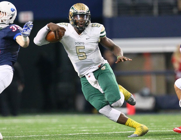 DeSoto quarterback Tristen Wallace carries during the game.