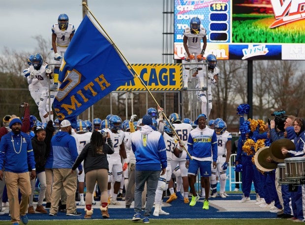 Oscar Smith getting hyped up prior to the Class 6 state title game.