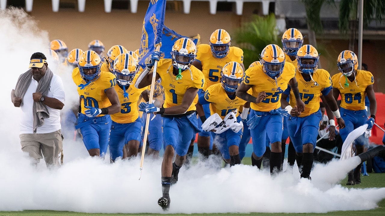 Miami Top 25 high school football scores: Two pick 6s vault No. 1 St. Thomas Aquinas to tough win over Western