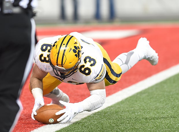 St. Ignatius lineman Michael Chime recovers a blocked punt for a first half touchdown.