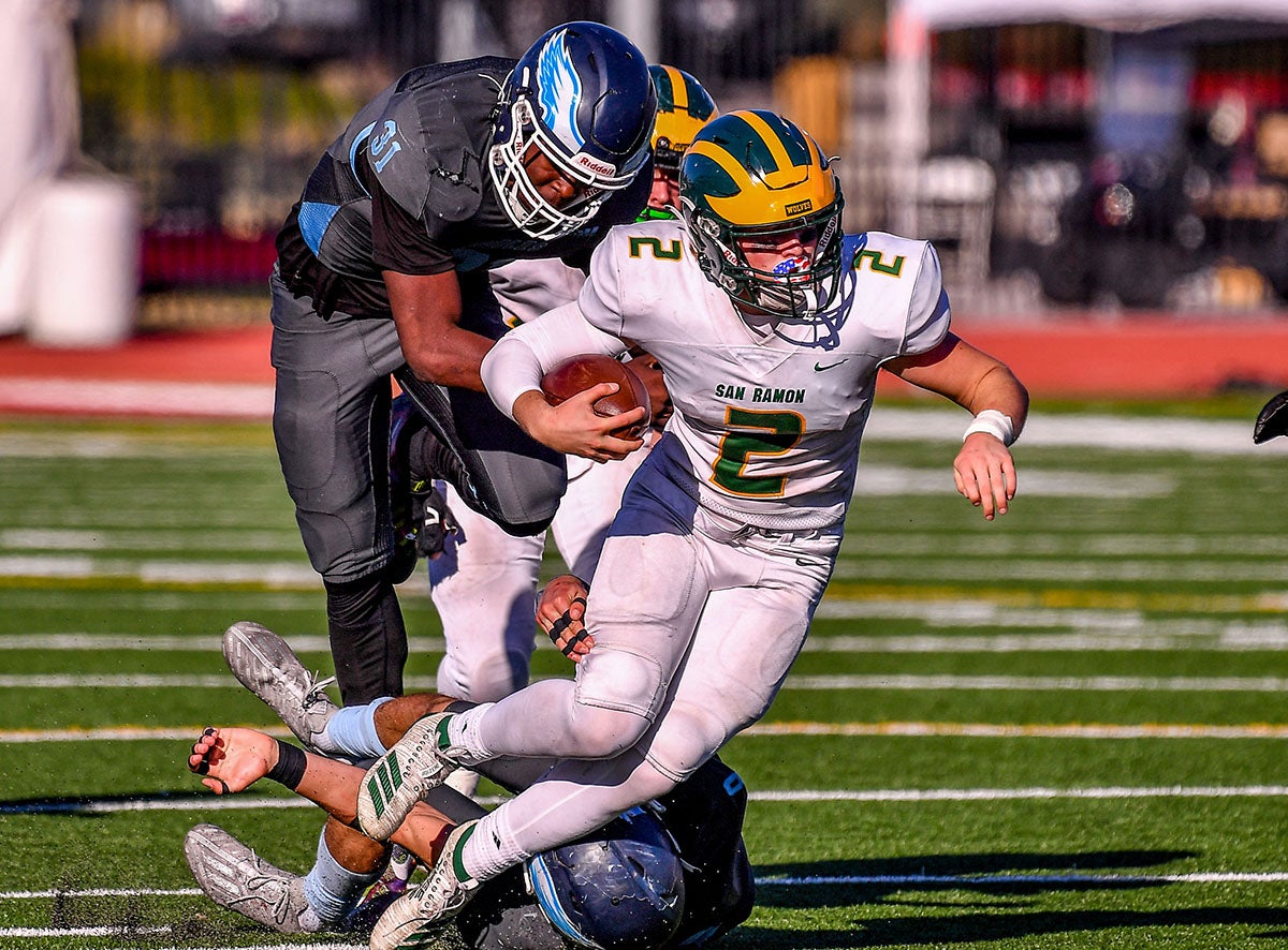 San Ramon Valley quarterback Luke Baker keeps the ball in the CIF Division 2-A finals Saturday at Saddleback College in Mission Viejo. (Photo: Louis Lopez)