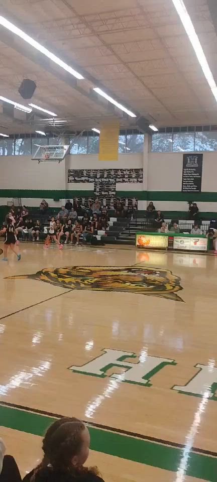 Basketball Recap: Hartley Extends Road Winning Streak to Five